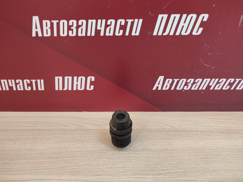 Отбойник капота