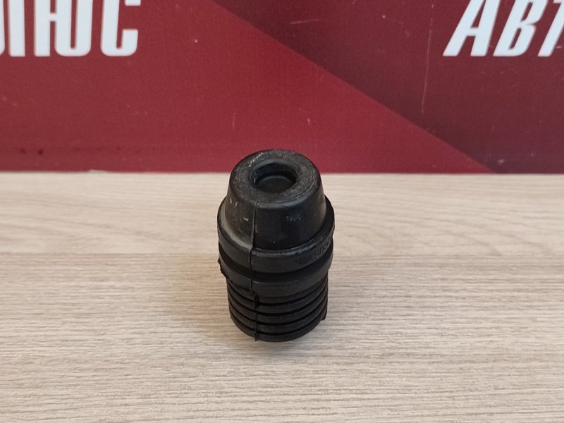 Отбойник капота