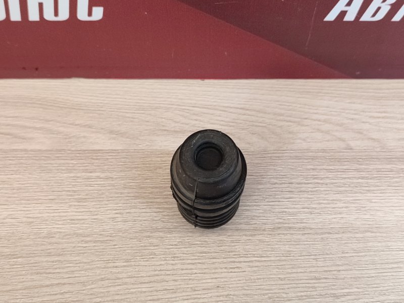 Отбойник капота