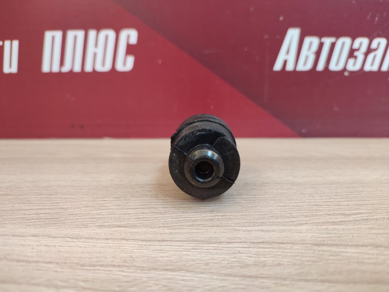 Отбойник капота