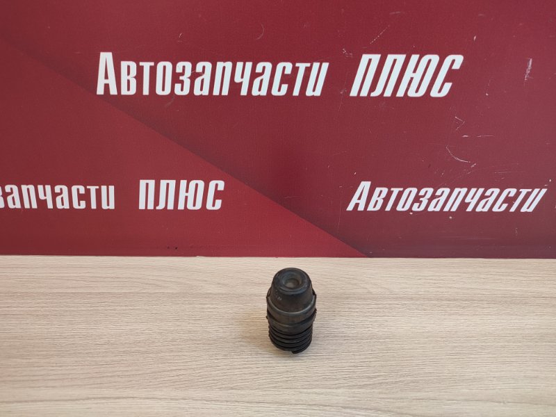 Отбойник капота