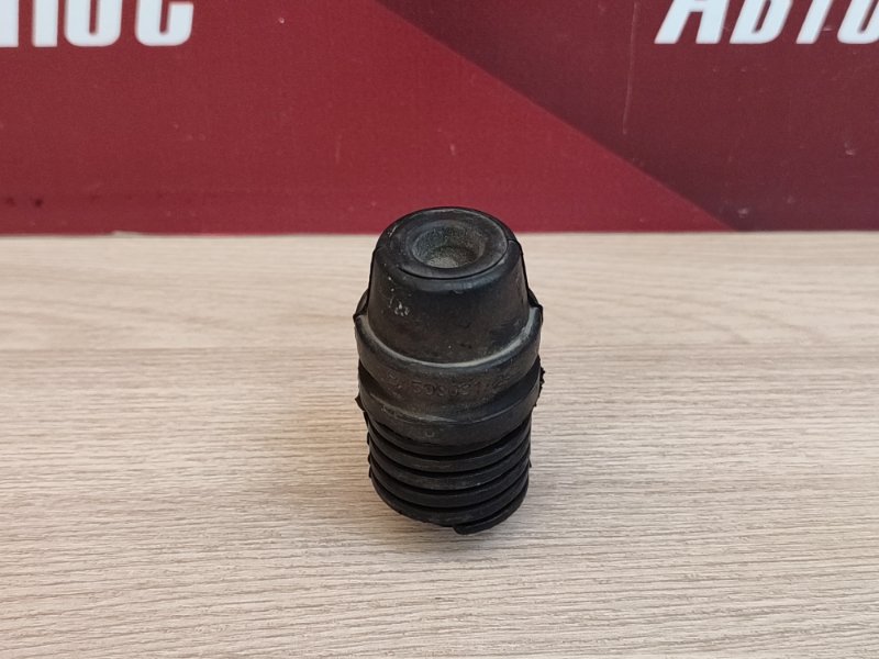 Отбойник капота