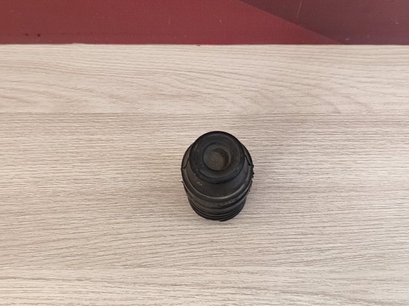 Отбойник капота