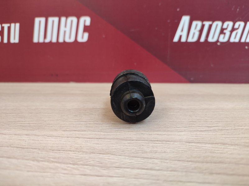 Отбойник капота