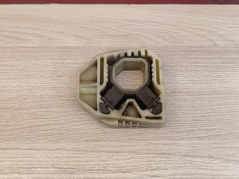 Крепление радиатора