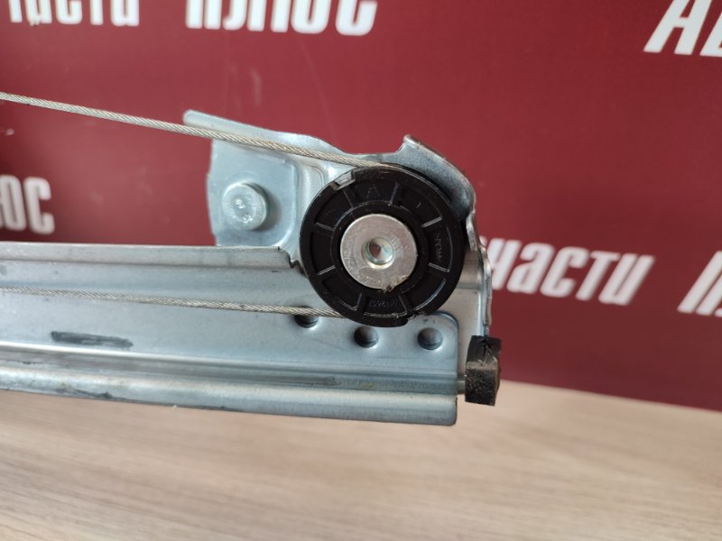 Стеклоподъемник    двери