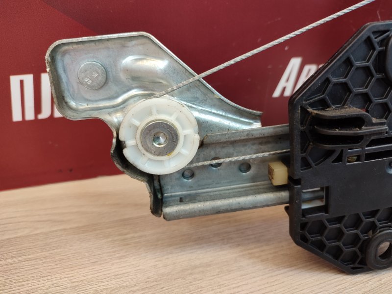 Стеклоподъемник    двери