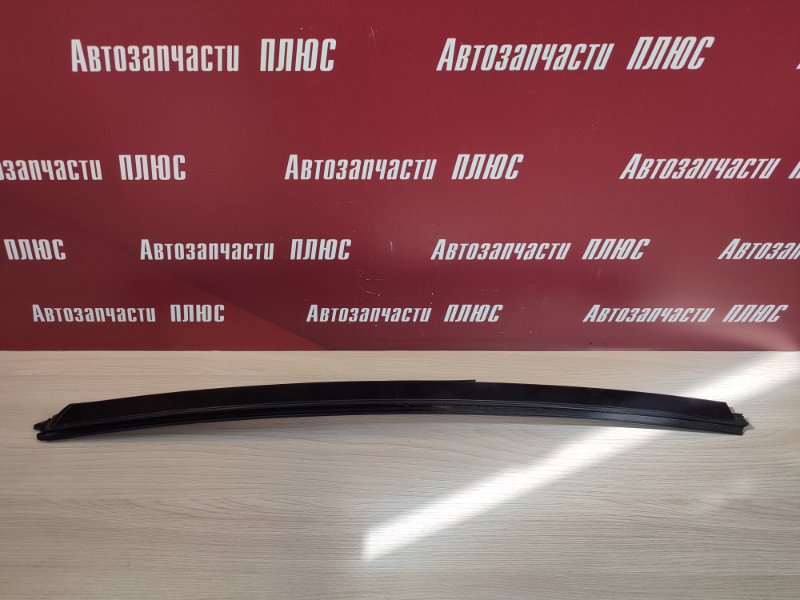 Направляющая стекла двери