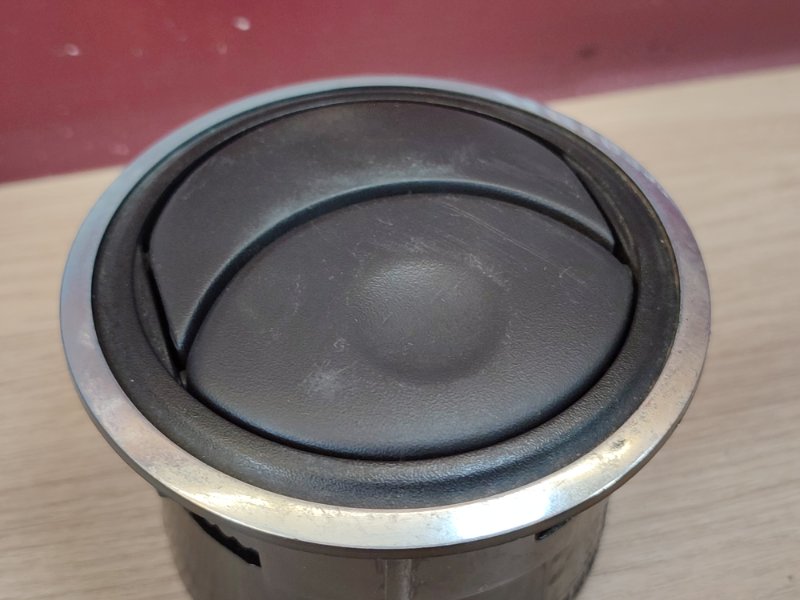 Воздушный дефлектор салона