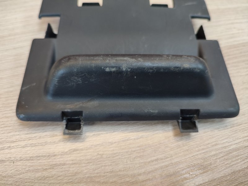 Накладка крышки багажника