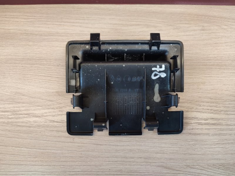 Накладка крышки багажника