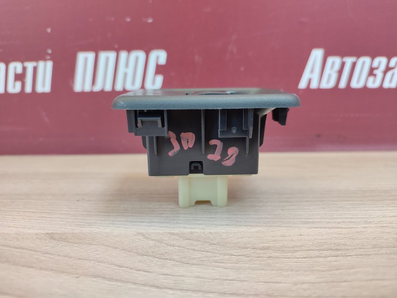 Кнопка стеклоподъемника