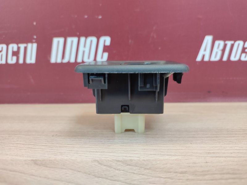 Кнопка стеклоподъемника