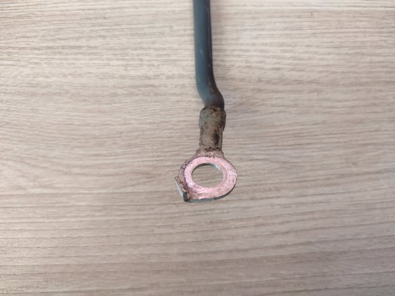 Клемма аккумулятора (минусовая)