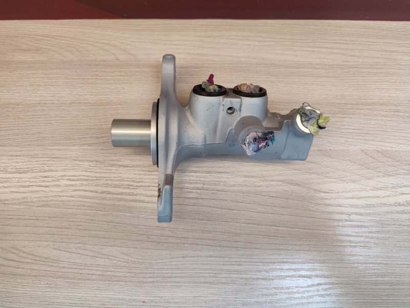 Главный тормозной цилиндр