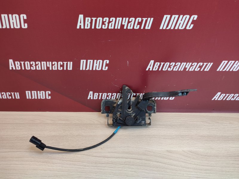 Замок капота