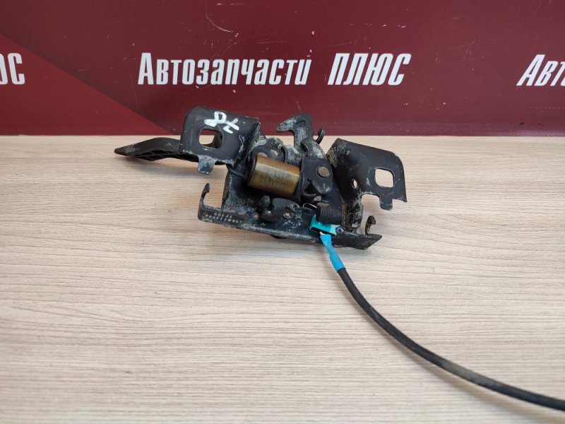 Замок капота