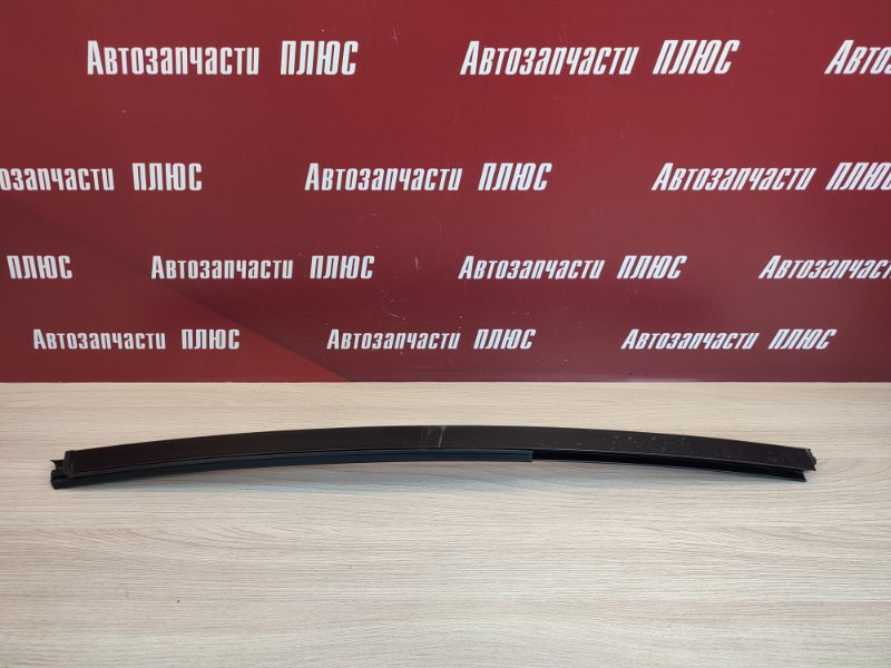 Направляющая стекла двери