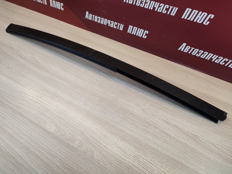 Направляющая стекла двери