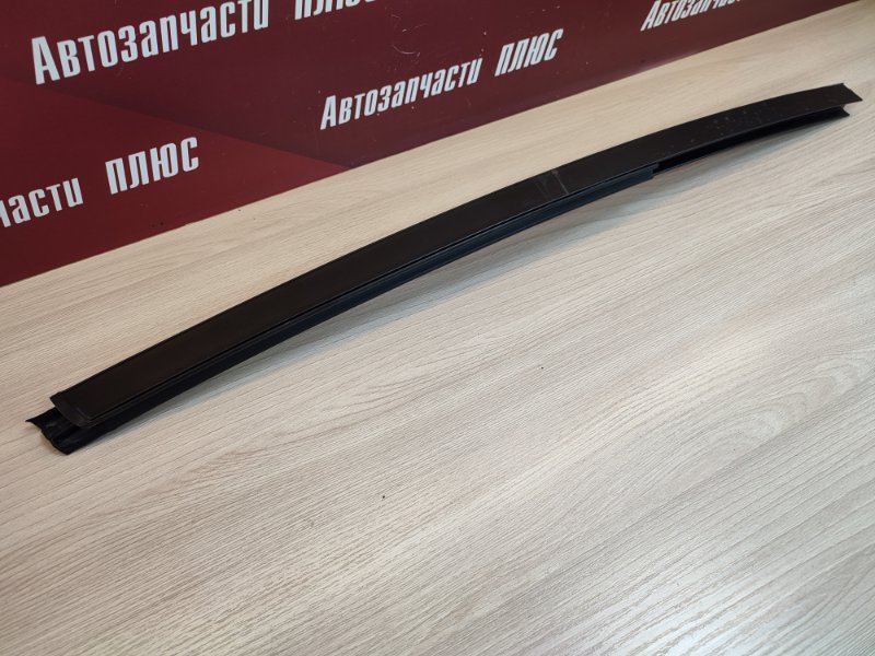 Направляющая стекла двери