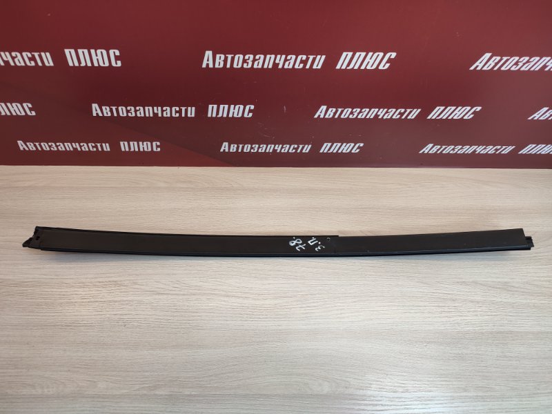 Направляющая стекла двери