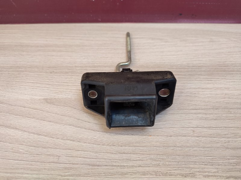 Замок крышки багажника