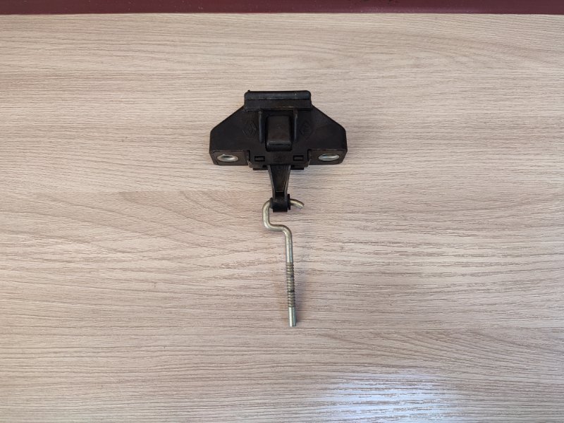 Замок крышки багажника