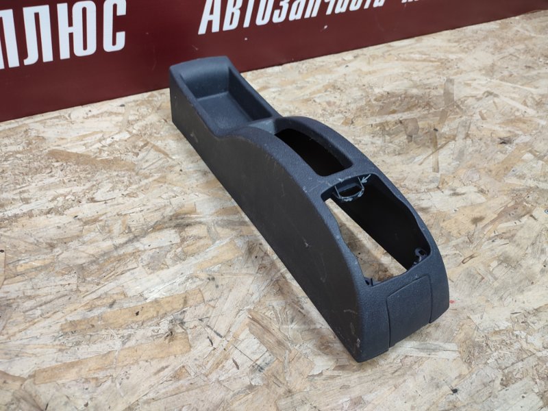 Консоль между сидений