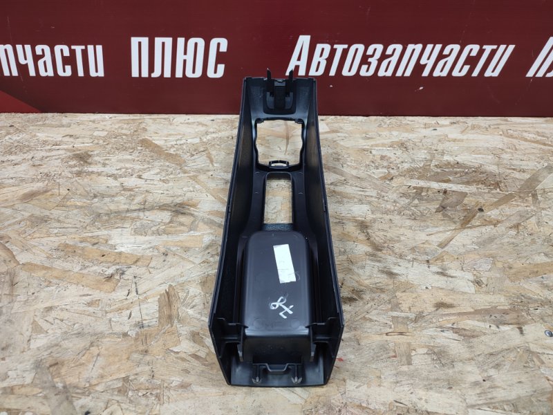 Консоль между сидений