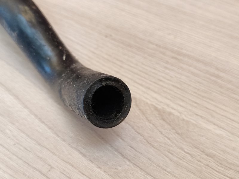 Трубка вентиляции картера