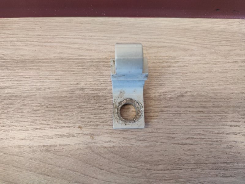 Петля двери