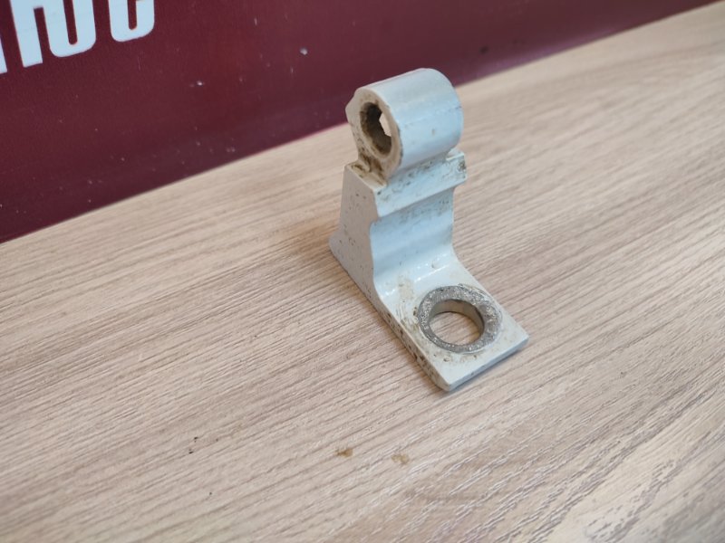 Петля двери