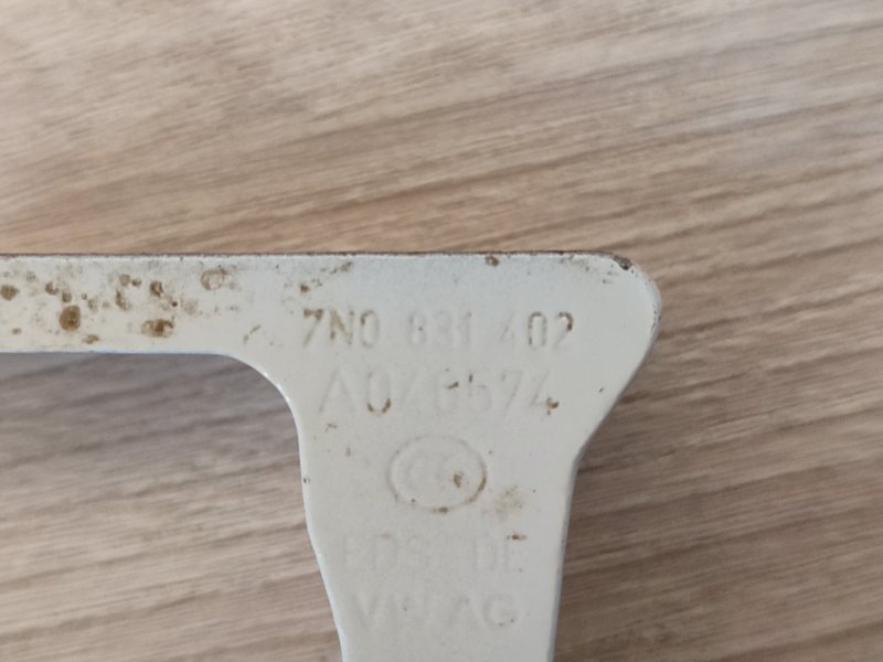 Петля двери