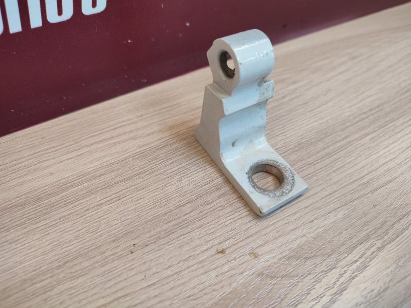 Петля двери