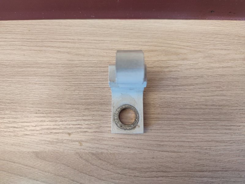 Петля двери