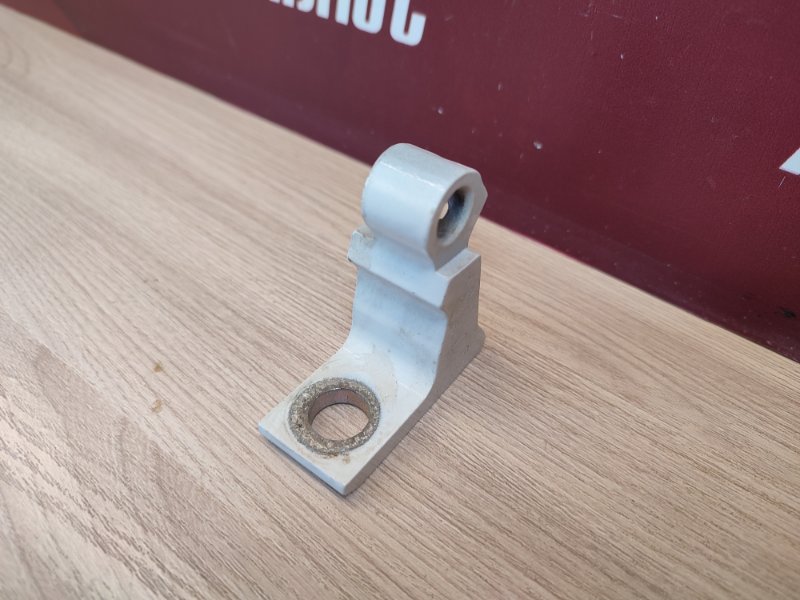 Петля двери