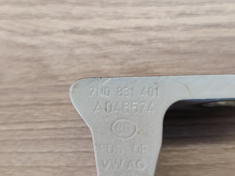 Петля двери