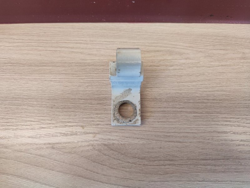 Петля двери