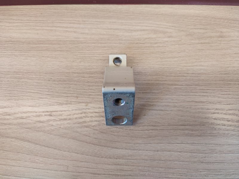 Петля двери