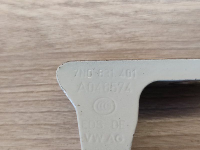 Петля двери