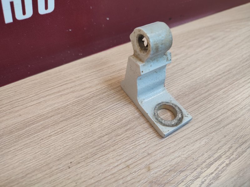 Петля двери