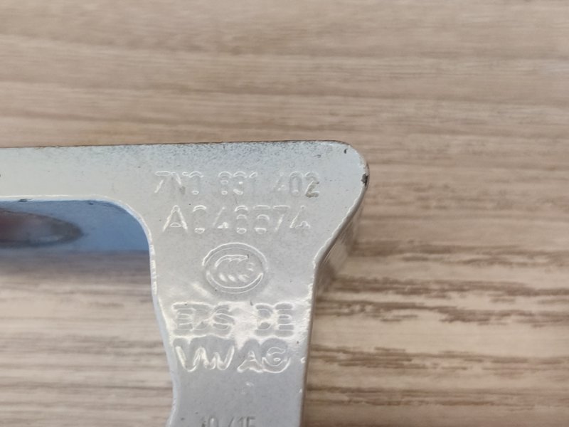 Петля двери