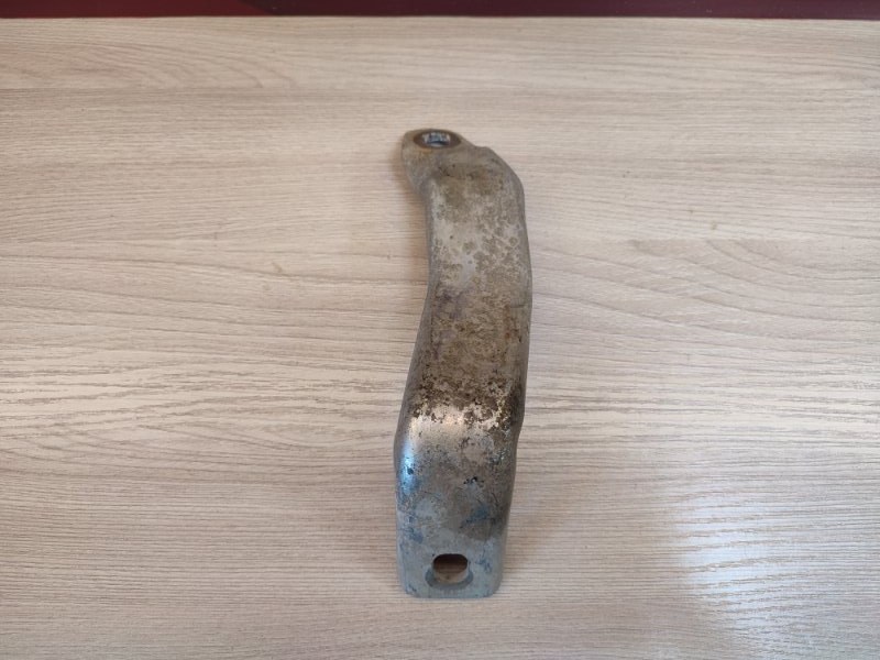 Кронштейн впускного коллектора