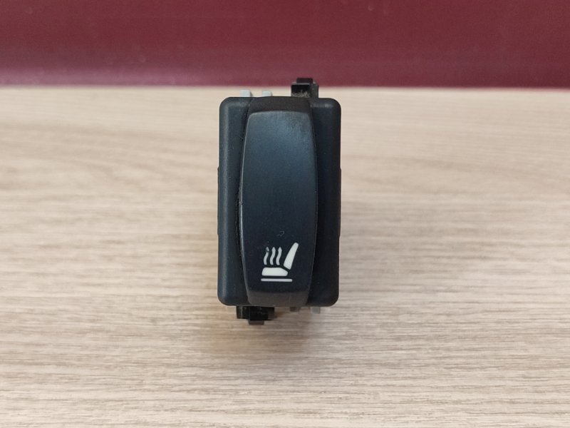 Кнопка обогрева сидений