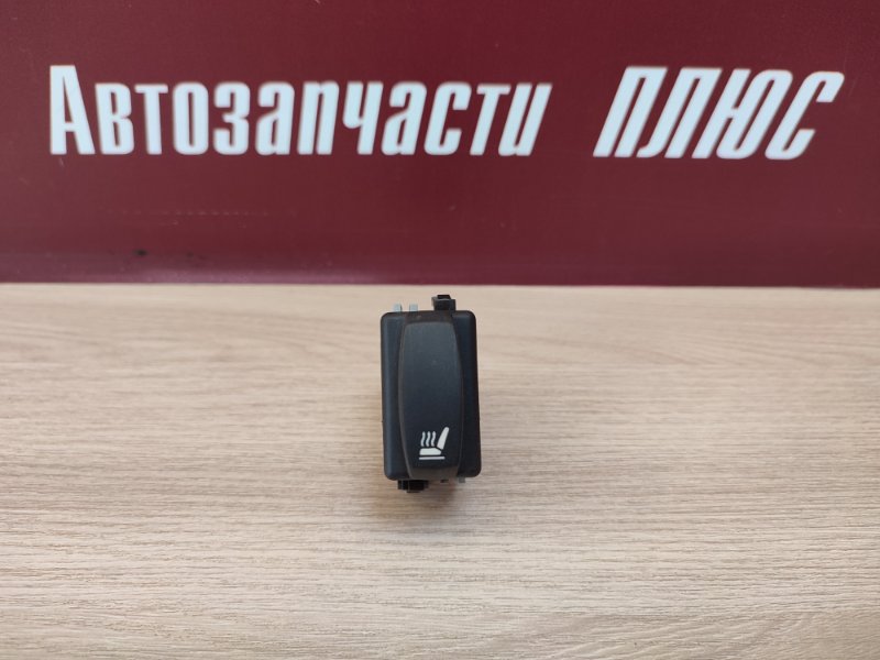 Кнопка обогрева сидений