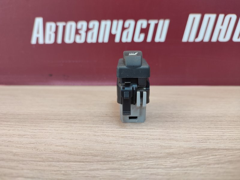 Кнопка обогрева сидений