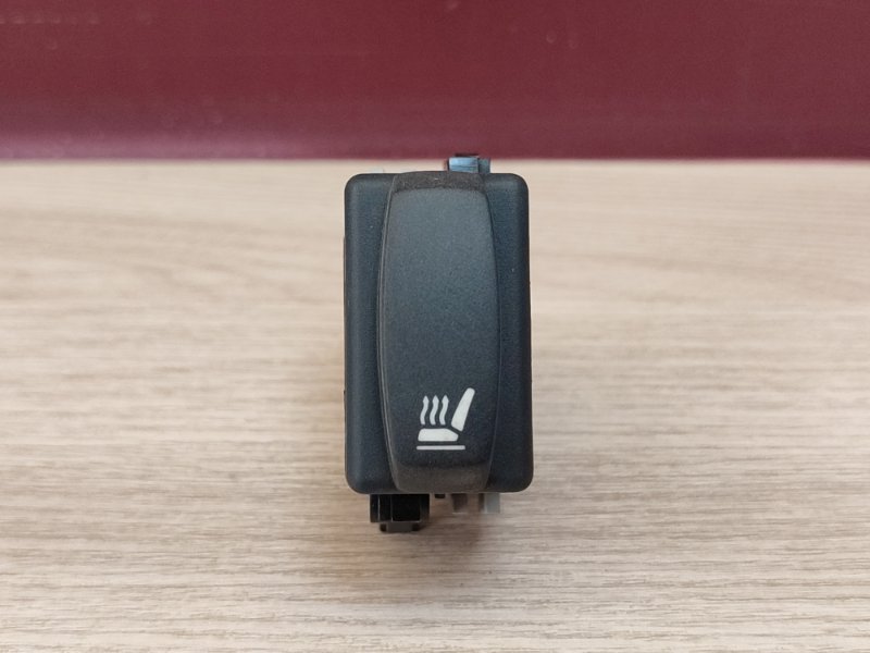 Кнопка обогрева сидений