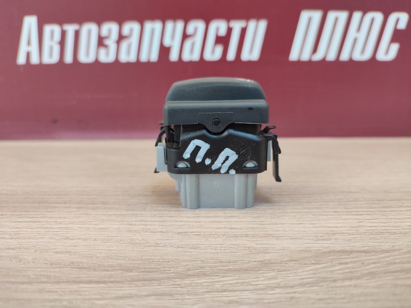 Кнопка обогрева сидений