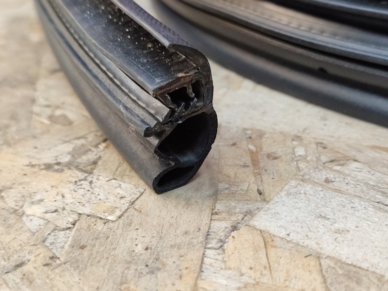 Уплотнитель проема      двери