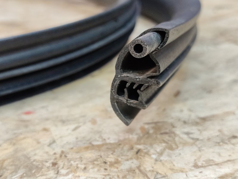 Уплотнитель проема      двери